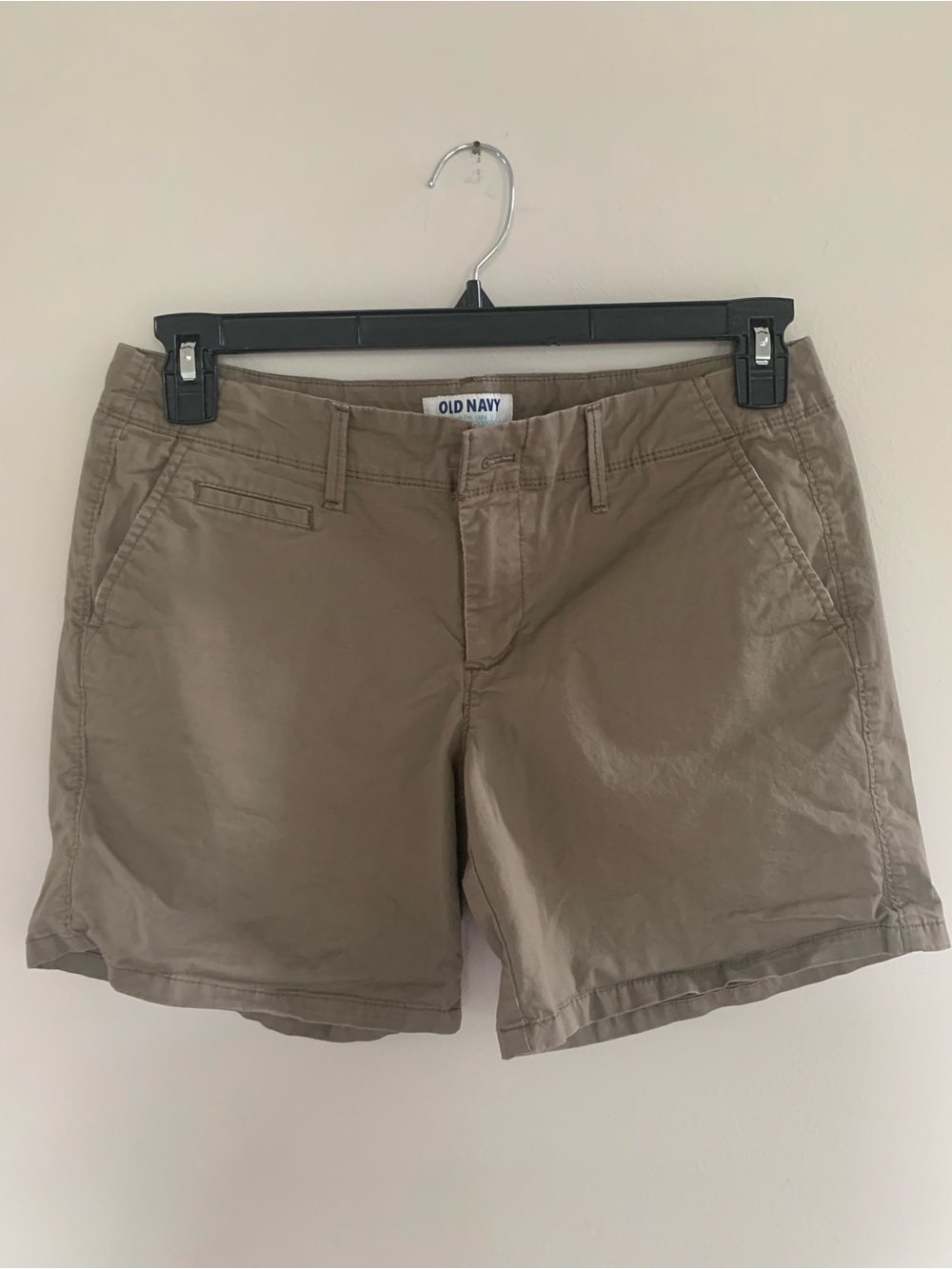 Old Navy Women's Light Brown Mid-Rise Chino Shorts